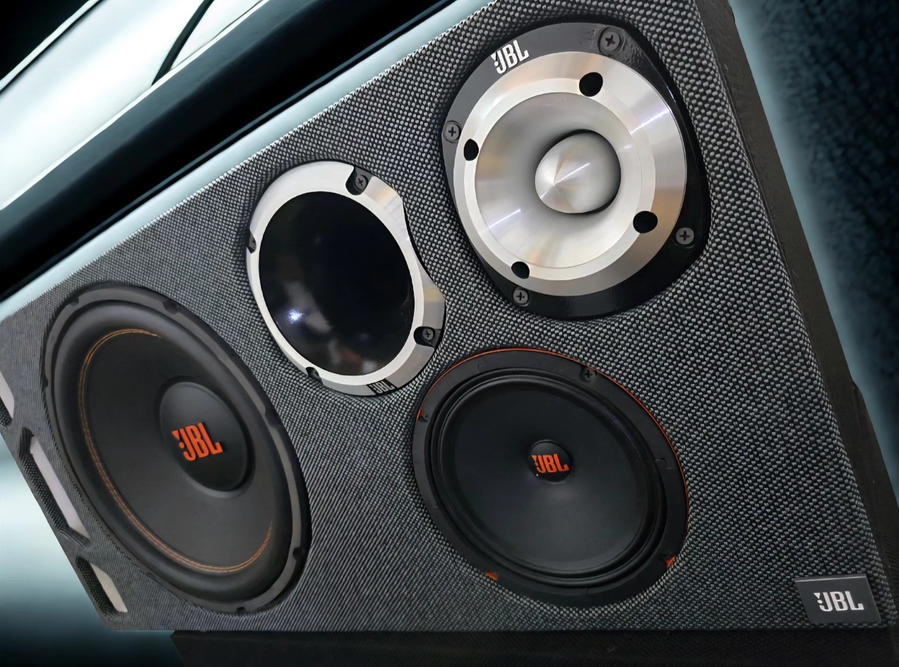 Equipo JBL 4 vías con Subwoofer 12" amplificado 